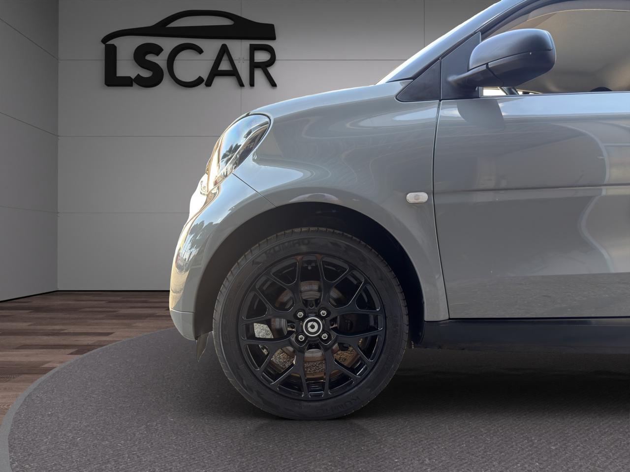 Smart forTwo 0.9 turbo Passion 90cv - Unico proprietario - Cerchi in lega - Luci Led - Tetto panoramico - Schermo Smart - Volante multifunzione - Sedili regolabili in altezza - Bracciolo centrale