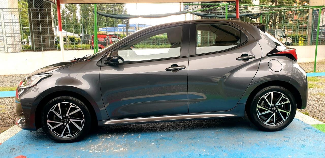 TOYOTA YARIS 1.5 BENZINA/HYBRID DICEMBRE 2022.FULL OPTIONAL