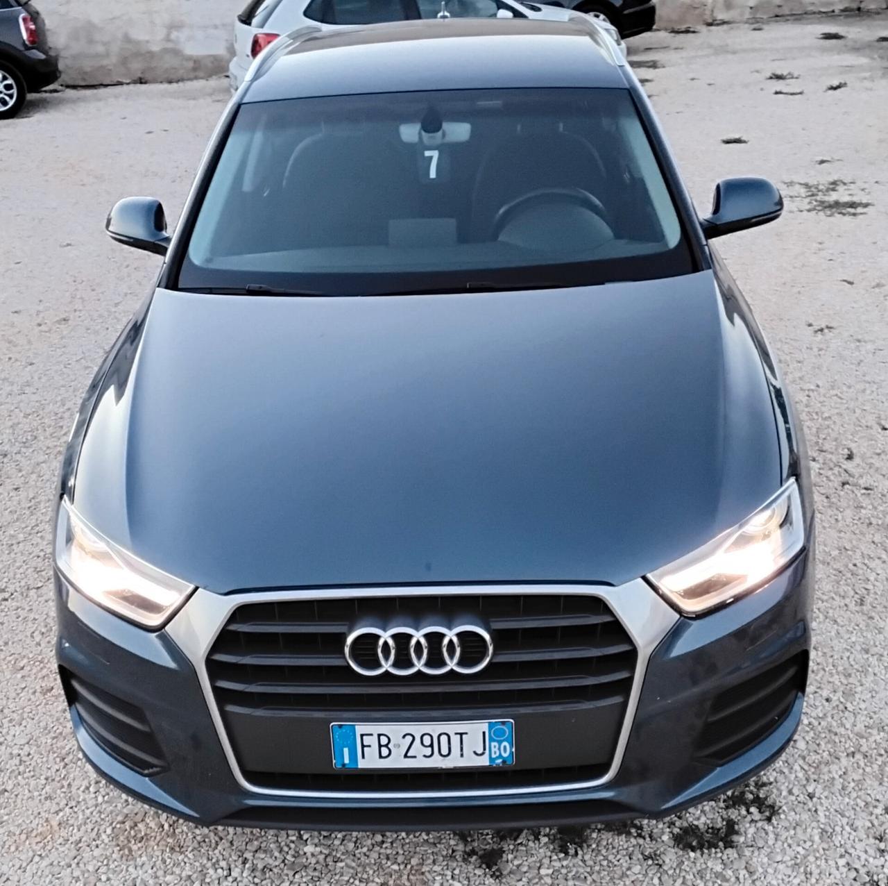 Audi Q3 2.0 TDI 120 CV Business