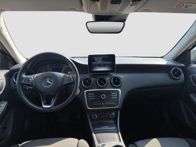 MERCEDES-BENZ CLA sse GLA GLA 200 d Automatic Business