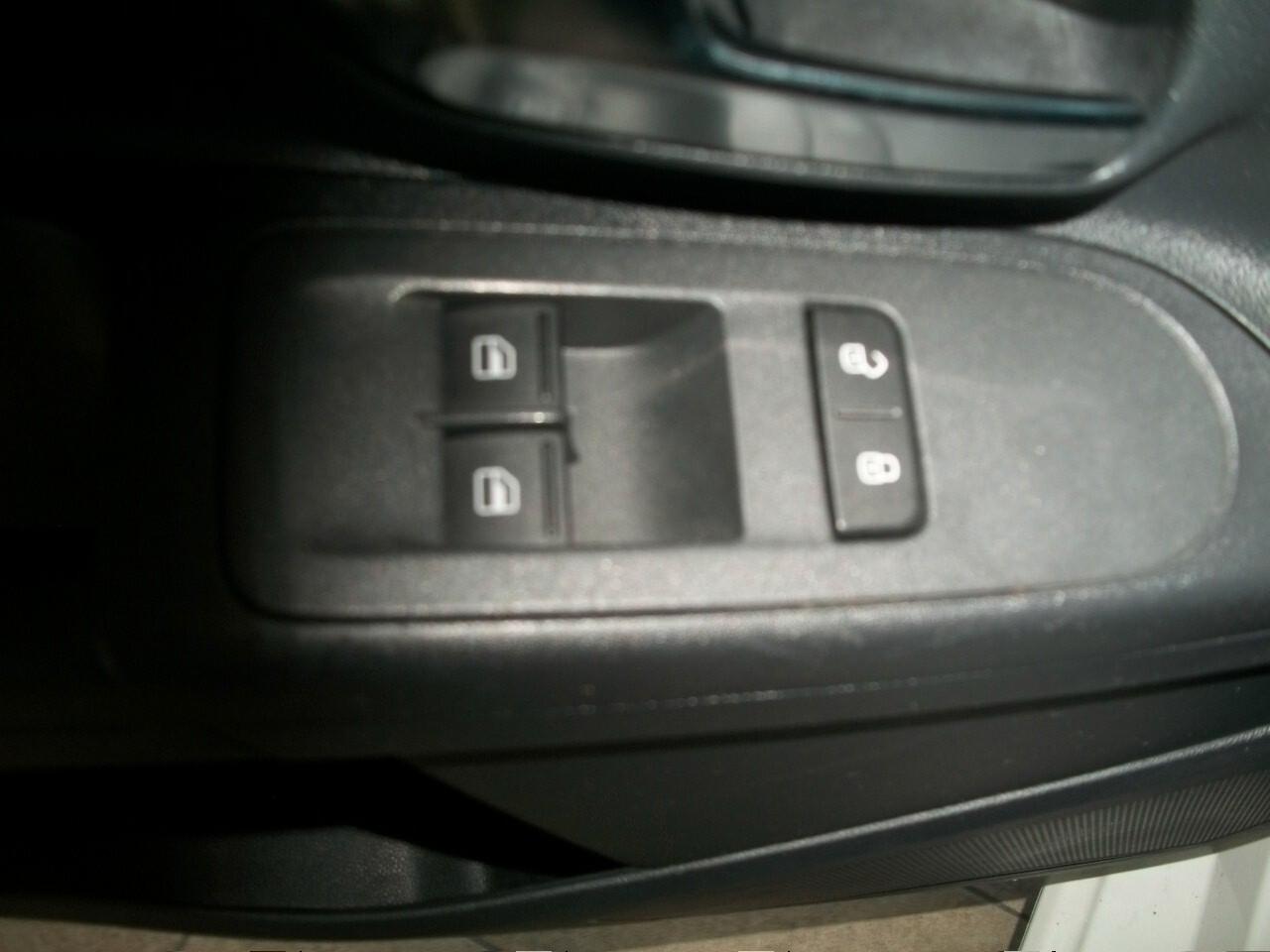 Volkswagen up! 1.0 5p. move ASG CC999 KW 44 HP 60 EURO 05 BENZINA GARANZIA UN ANNO N 08 GOMME E CERCHI E COPRI CERCHI ESTIVE E QUATRO QUATRO STAGIONI 95/100 SI NEOPATENTATI