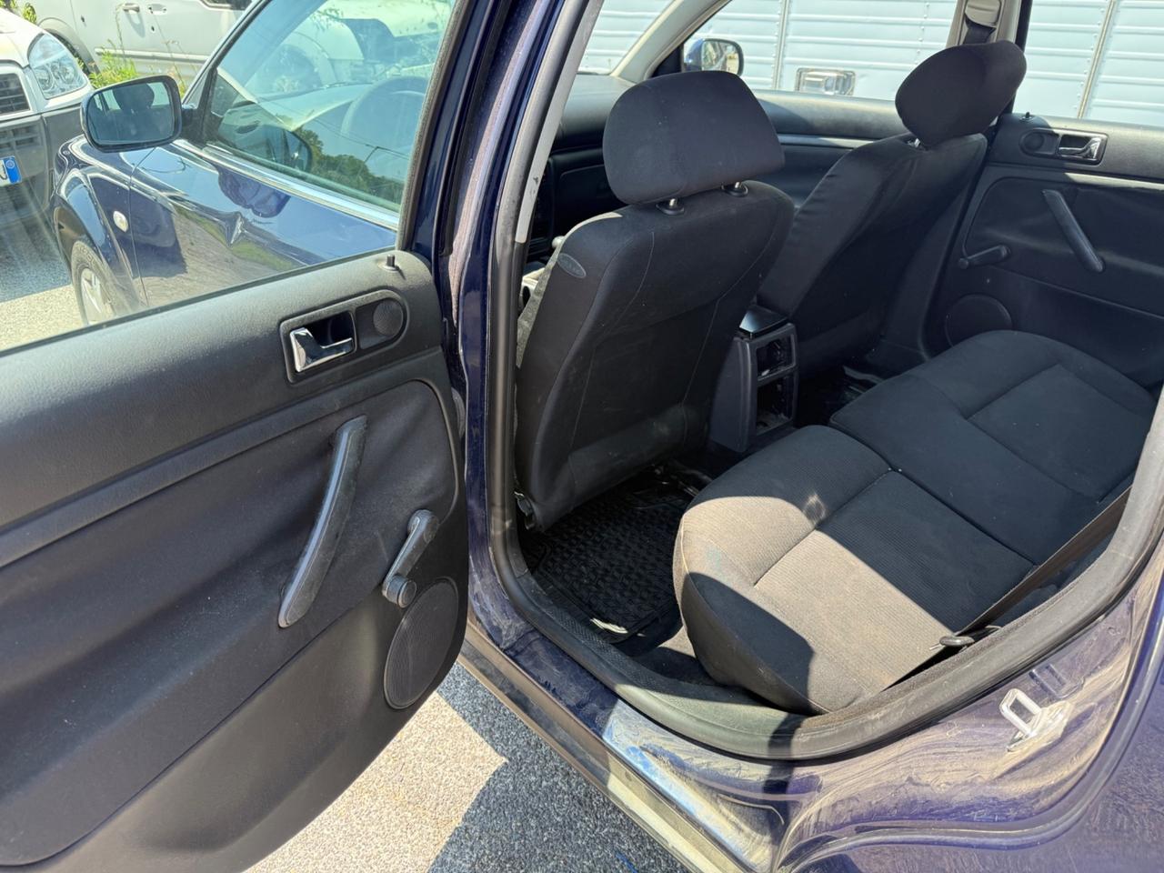 Volkswagen Passat 1.9 TDI/130 CV cat Var. T.line