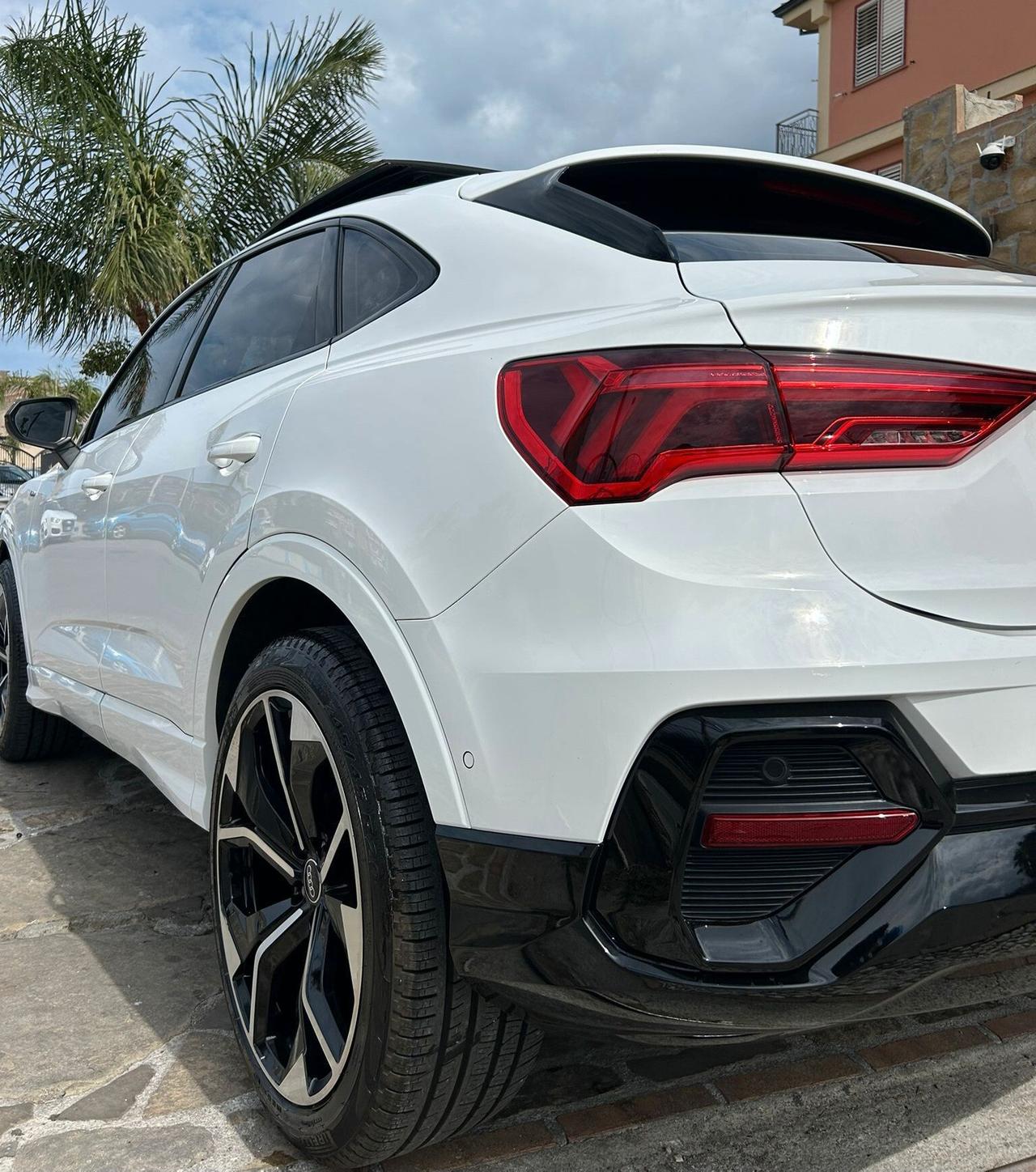 Audi Q3 35 TDI S tronic line edition Aut. Led .Tetto Apribile Pelle Navy Camera Matrix