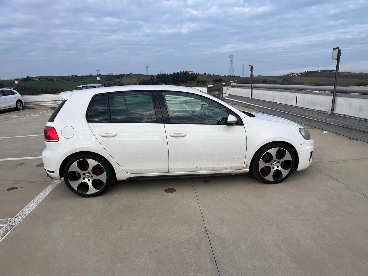Volkswagen Golf GTI 2.0 TSI 5p.