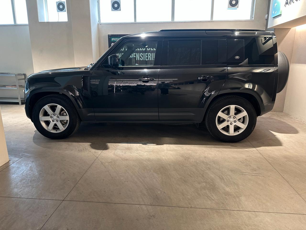 Land Rover Defender 110 3.0D I6 200 CV AWD Auto SE