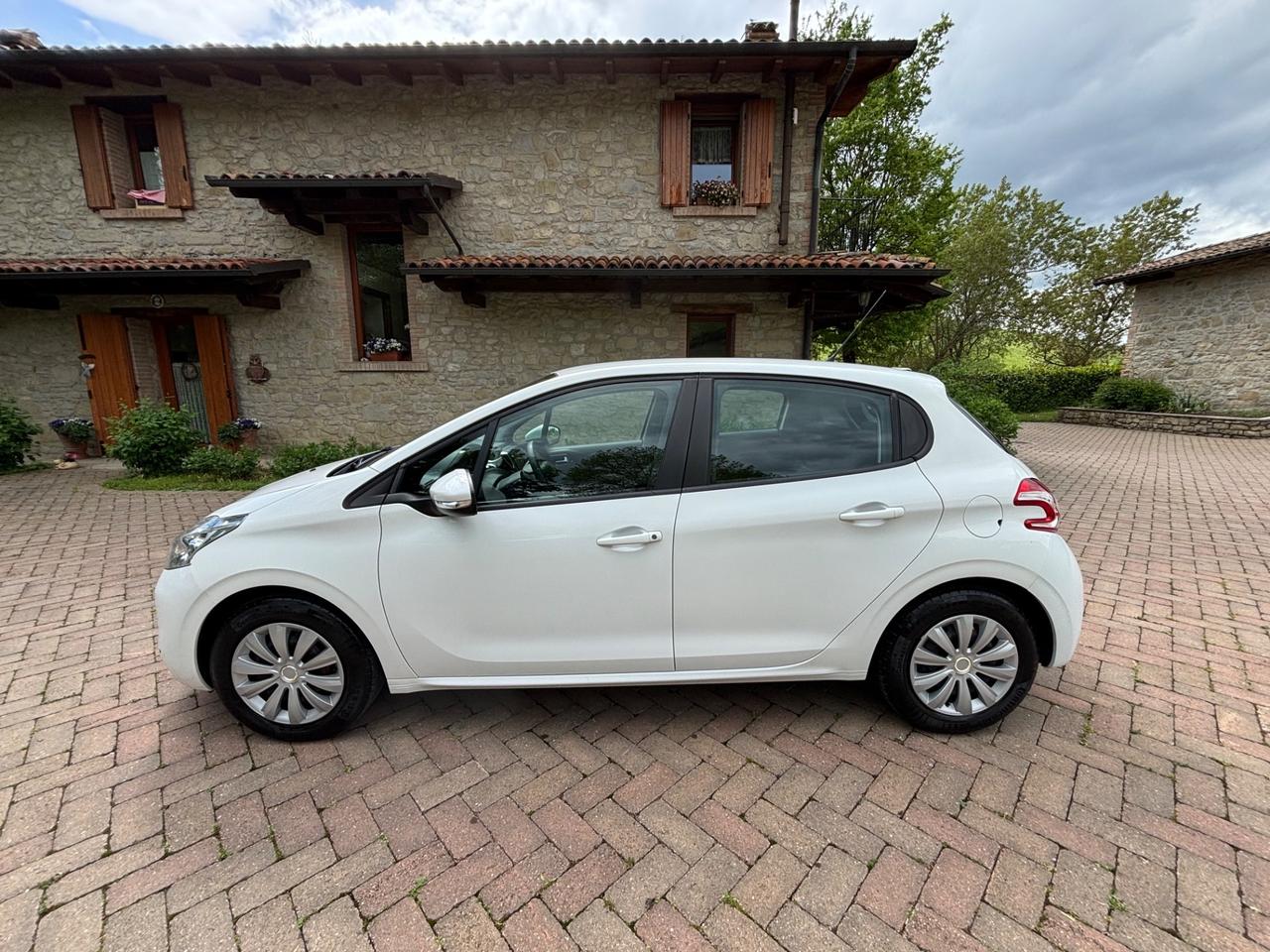 Peugeot 208 1.4 HDi 68 CV 5 p. 45.000 Km OK NEOPATENTATI