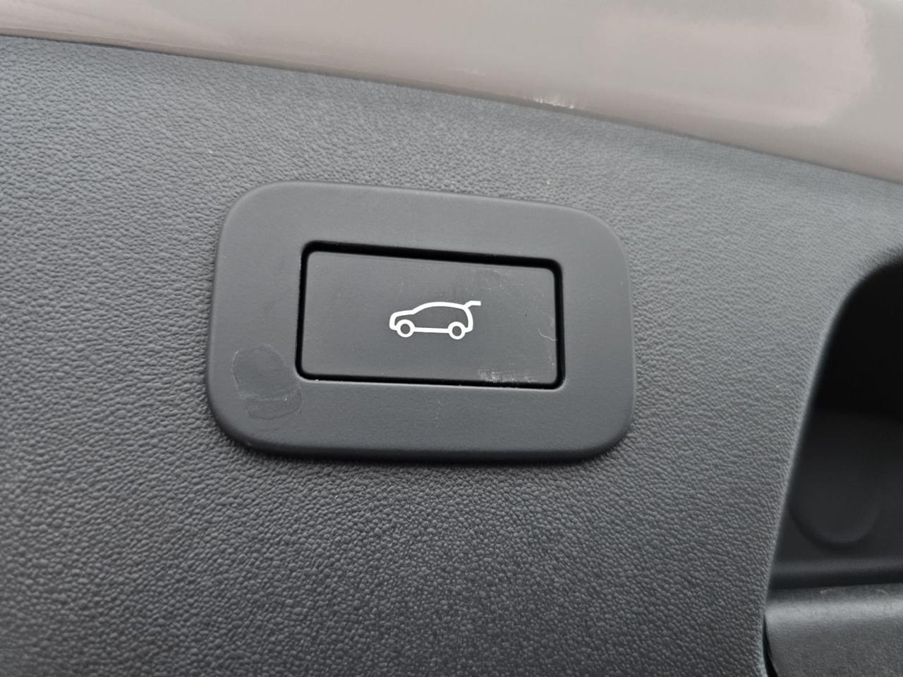 Jaguar E-Pace R-Dynamic SE Navi Camera Tetto C.20" LED BlackPack
