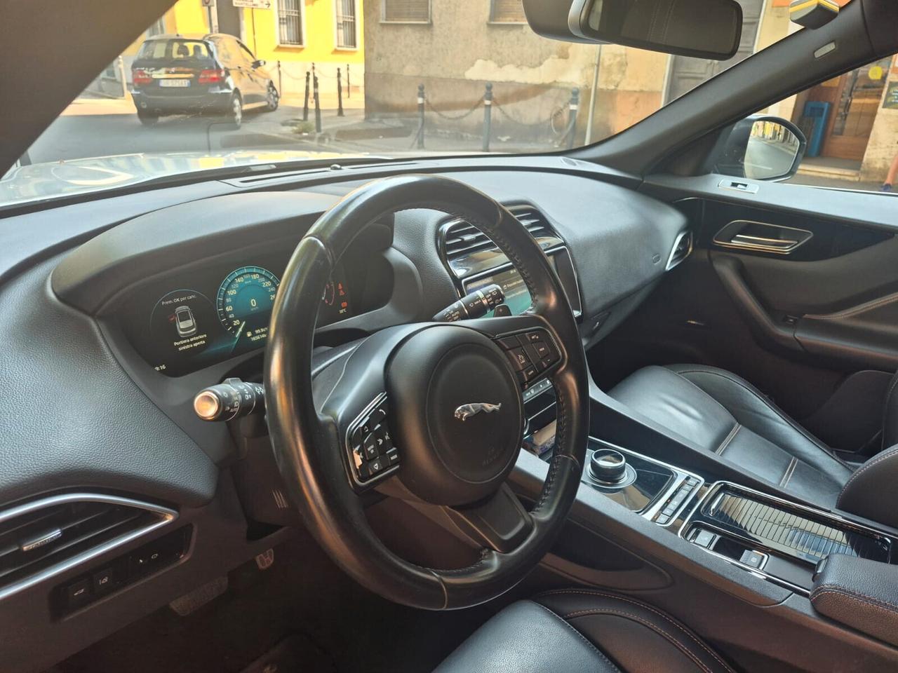 Jaguar F-Pace 2.0 D 180 CV Prestige
