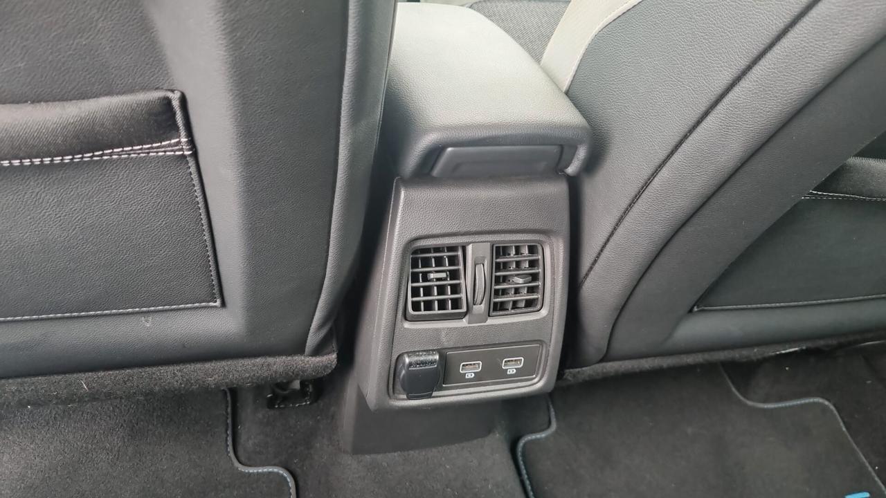 Renault Captur Plug-in Hybrid E-Tech 160 CV Initiale Paris