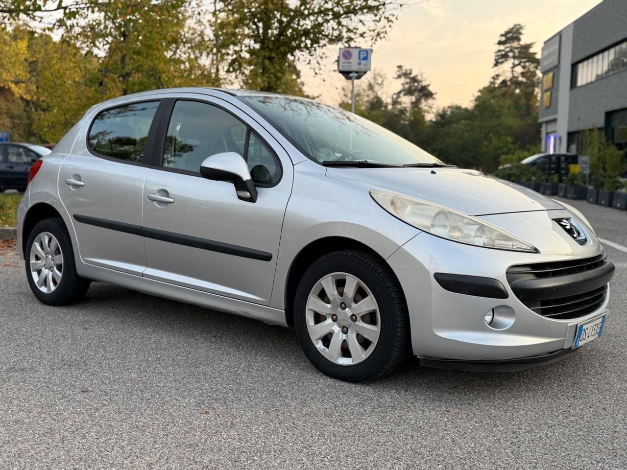 Peugeot 207 1.4 8V 75CV 5p. *Neopatentati*