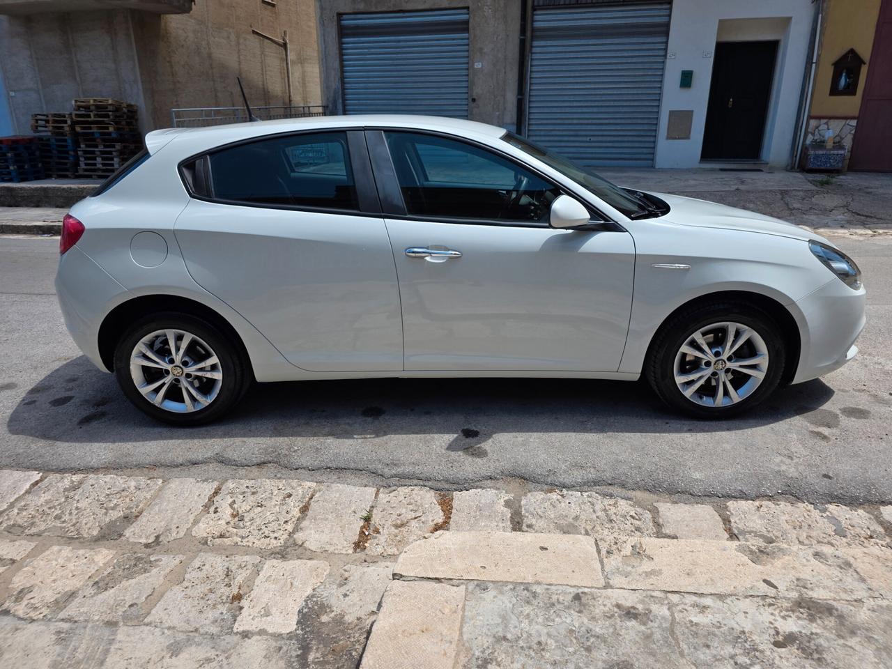 Alfa Romeo Giulietta 1.6 JTDm-2 120 CV Distinctive