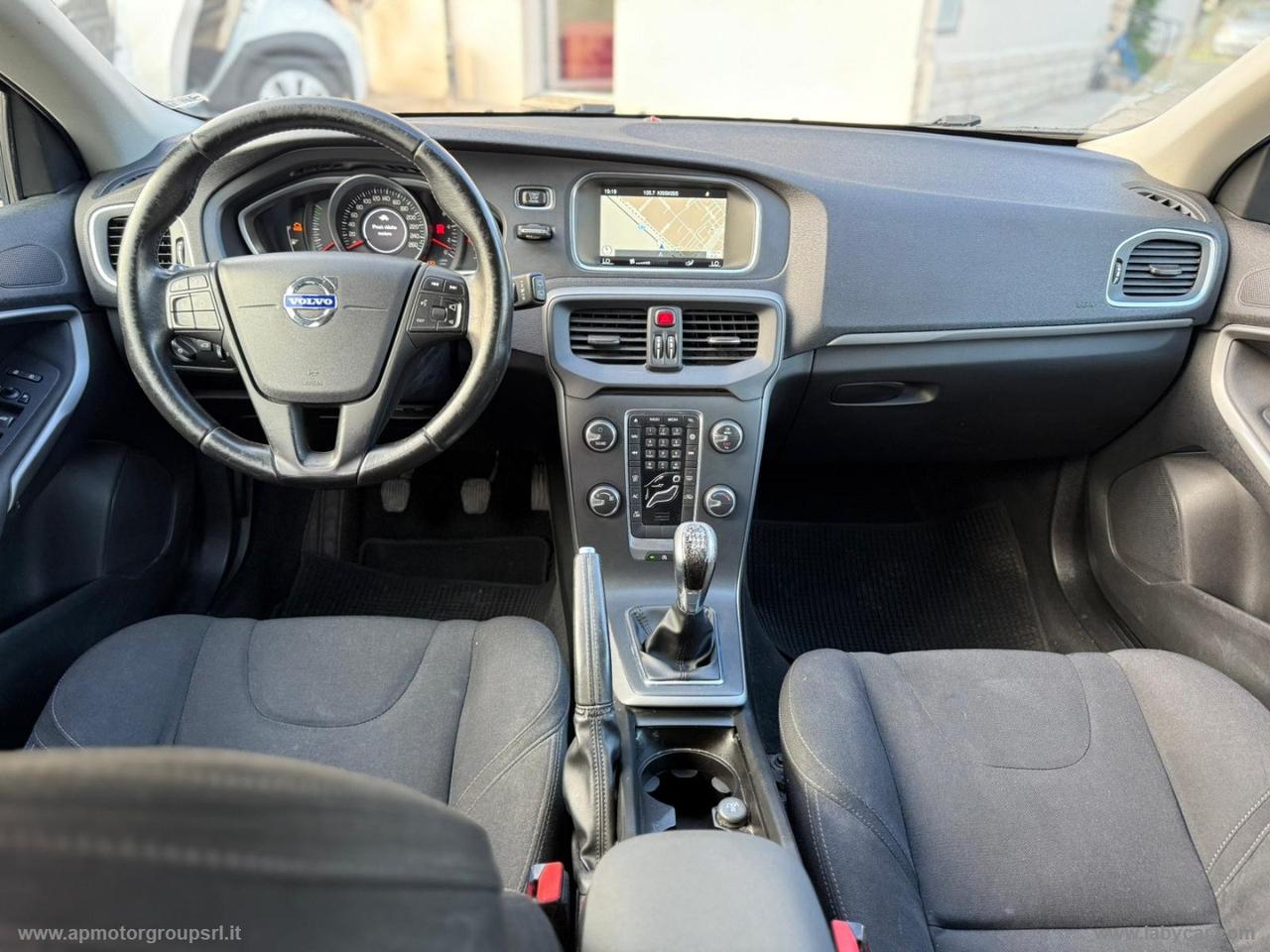 VOLVO V40 D2 Momentum