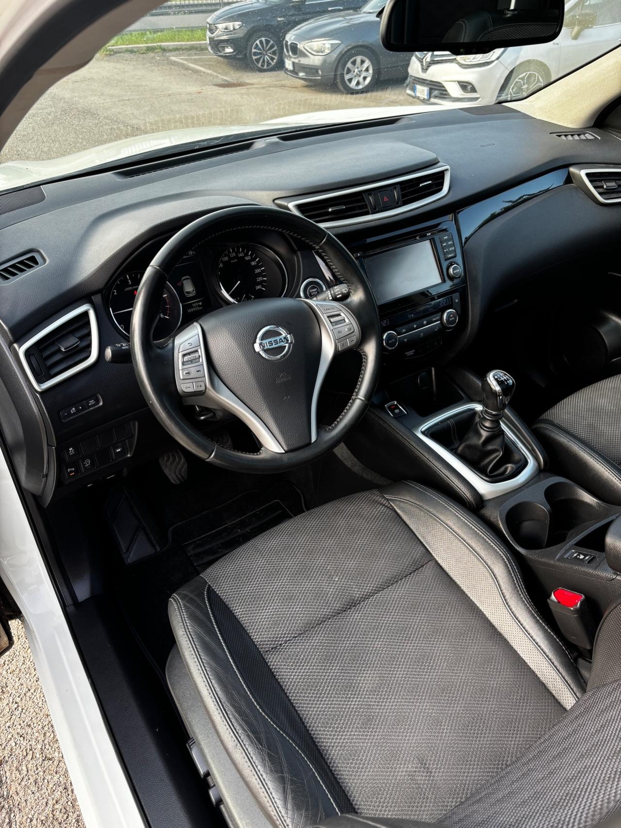 Nissan Qashqai 1.6 dCi 2WD Tekna - 2015