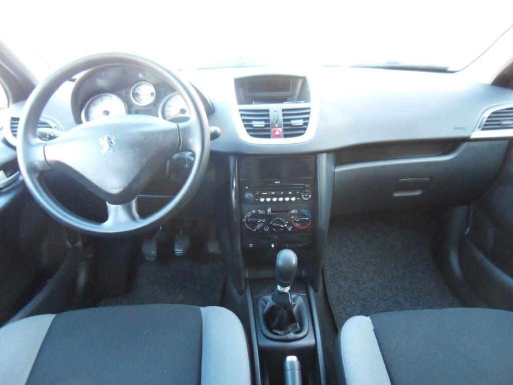 Peugeot 207 1.4 8V 75CV 5p. ONE Line