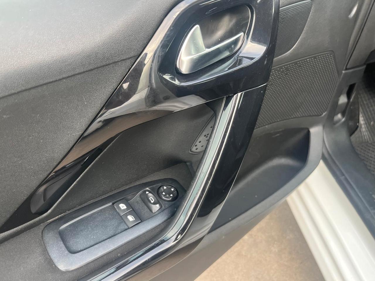Peugeot 208 1.4 HDi 68cv Allure NEOPATENTATI
