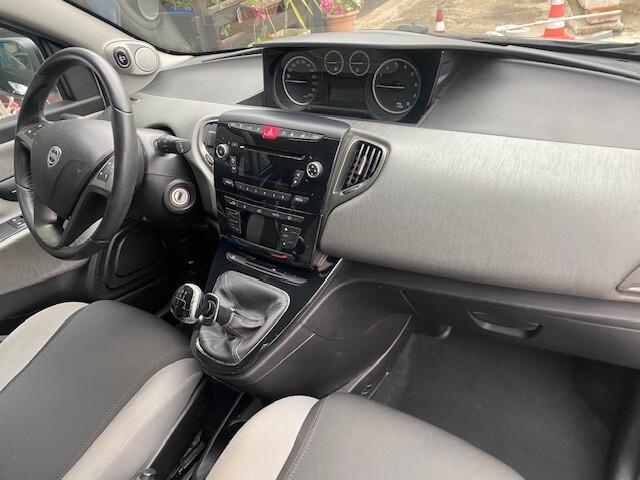 Lancia Ypsilon 0.9 TwinAir 85 CV 5 porte Metano Ecochic Gold