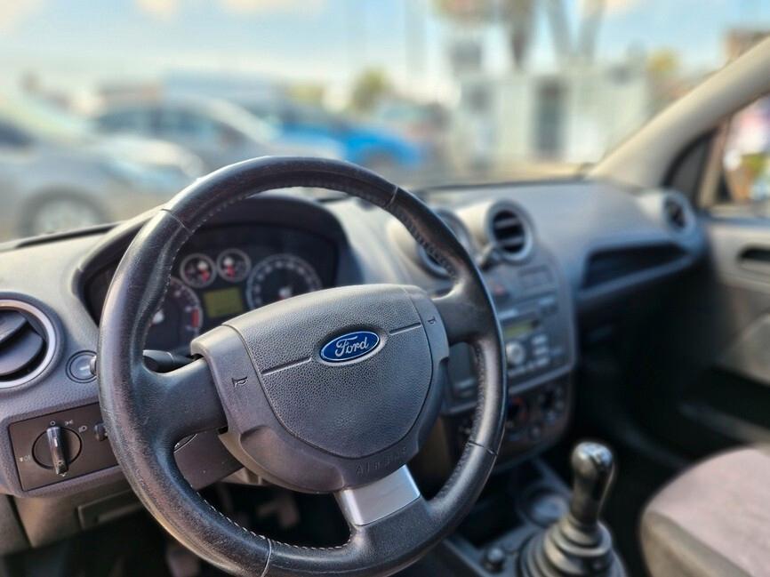 Ford Fiesta 1.2 16V 5p. Ghia