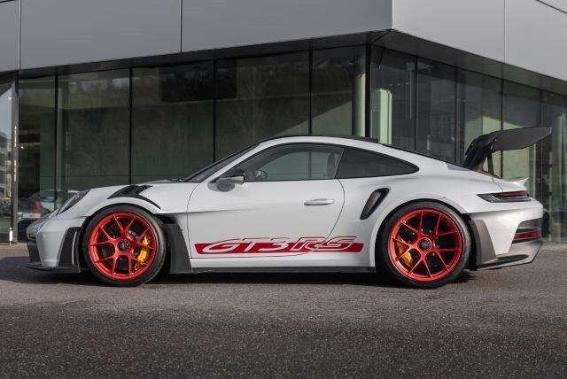 Porsche 911 GT3 RS Weissach