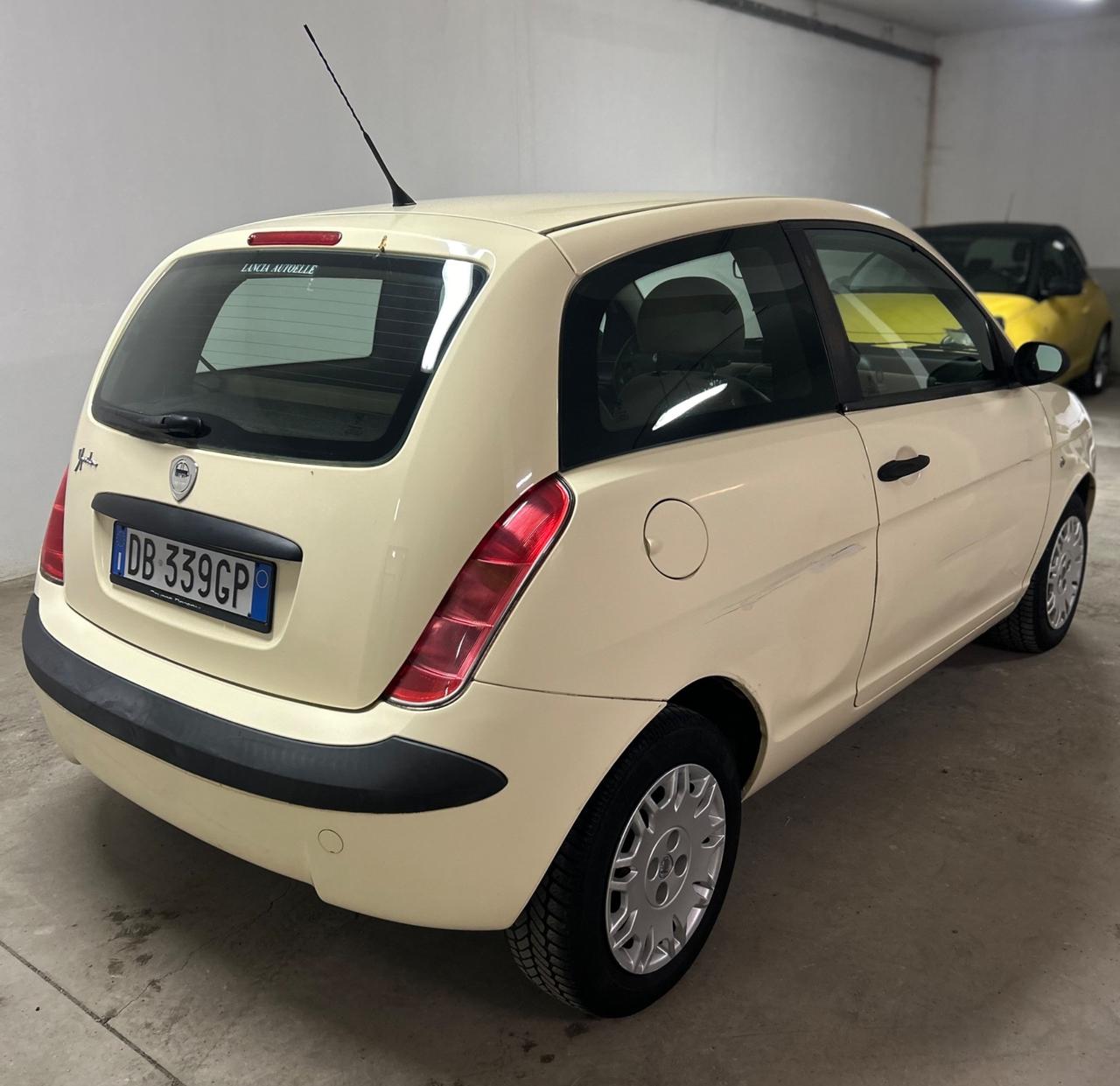 Lancia Ypsilon 1.2 16V Oro