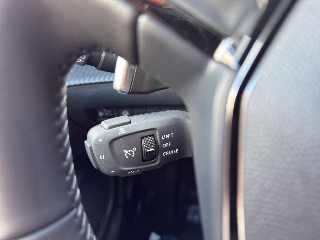 Peugeot 2008 1.2 hybrid Allure 136cv e-dcs6 TELECAMERA A 360°