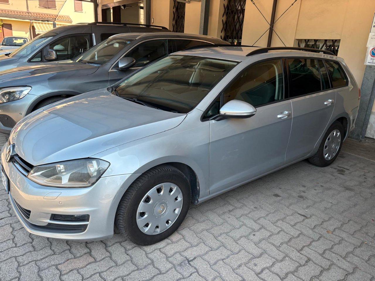 Volkswagen Golf Variant 1.6 tdi Comfortline 110cv OK NEOPATENTATO