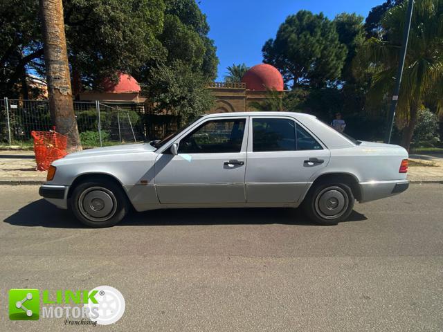 MERCEDES-BENZ 200 E 122 CV Berlina