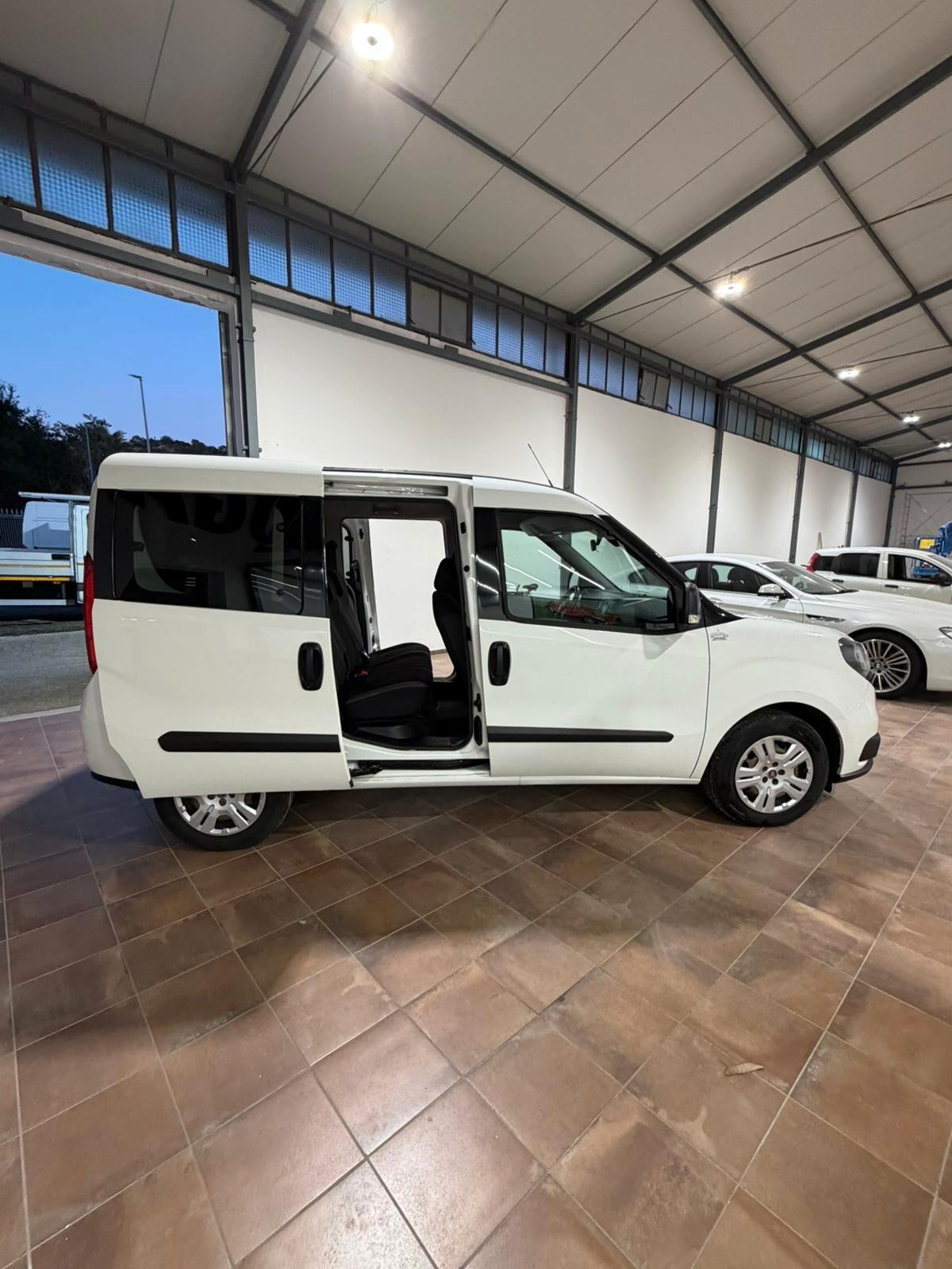 FIAT DOBLO' 1.6mjt AUTOCARRO 5 POSTI
