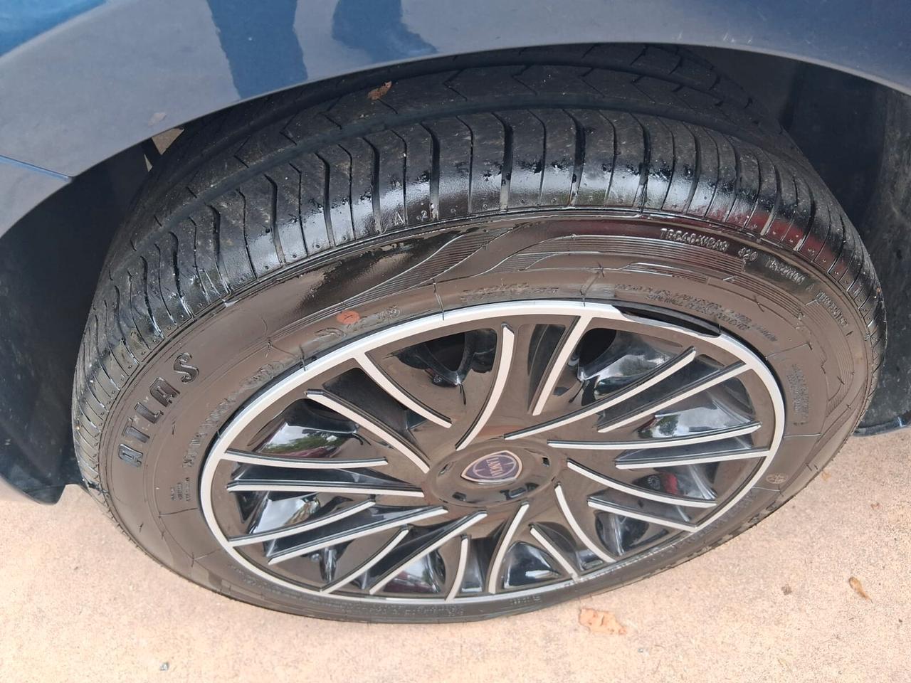 Lancia Ypsilon 1.0 FireFly 5 porte S&S Hybrid Ecochic A. Ferretti