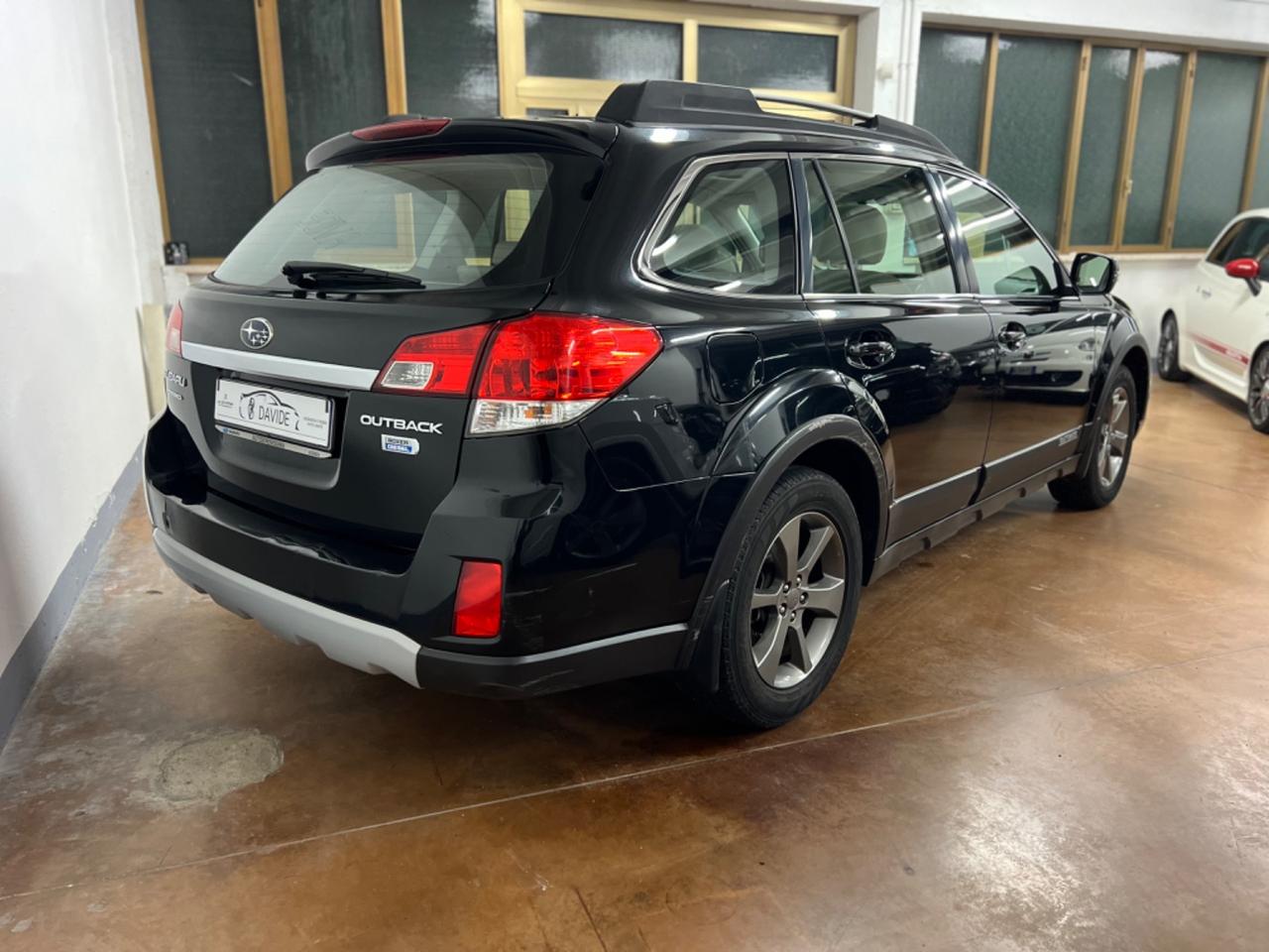 Subaru OUTBACK 2.0D Lineartronic Exclusive