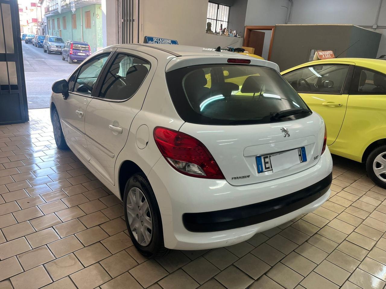 Peugeot 207 1.4 HDi 70CV 5p. 2012 unico prop