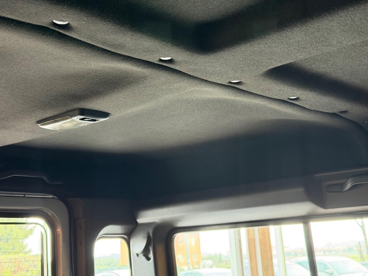 Land Rover Defender 110 2.4 TD4 Station Wagon SE