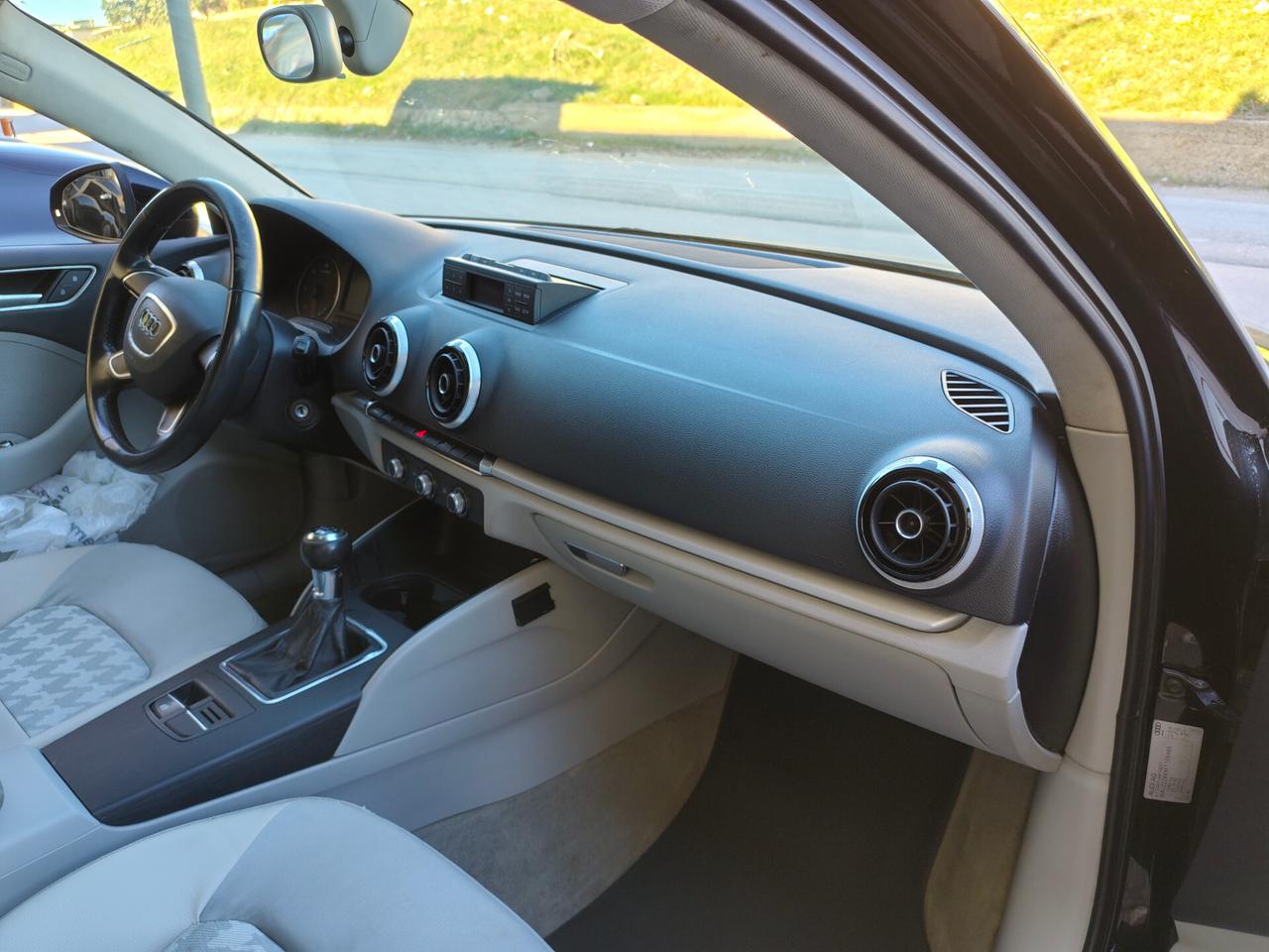 Audi A3 Sedan 2.0 TDI clean diesel Ambition