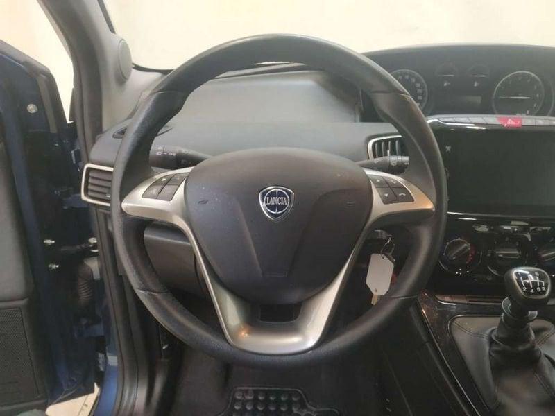 Lancia Ypsilon 1.0 firefly hybrid Gold s&s 70cv