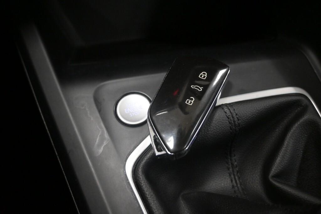 VOLKSWAGEN GOLF 8 EVO LIFE 1.0 TSI (110 CV)