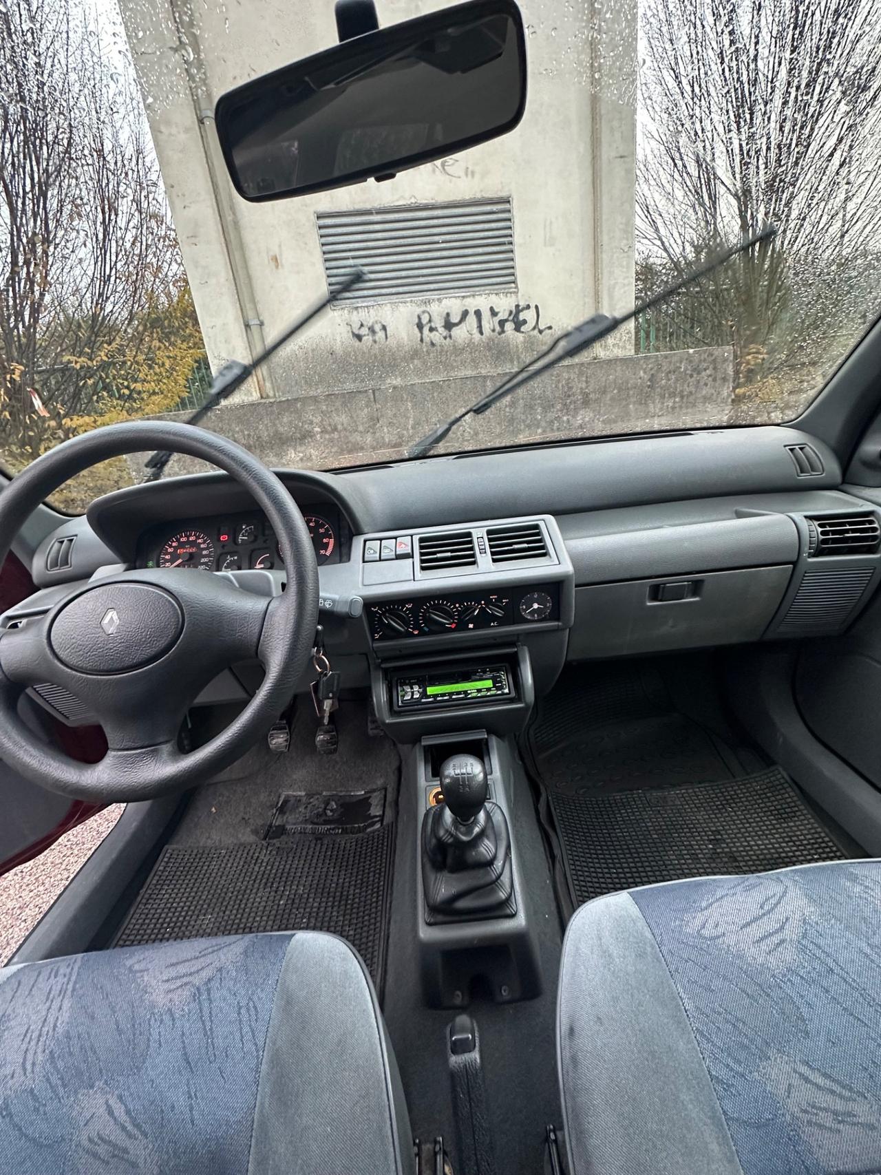 Renault Clio 1.2 neopatentati
