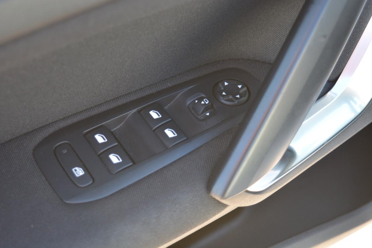 Peugeot 308 BlueHDi 130 S&S SW Active telecamera