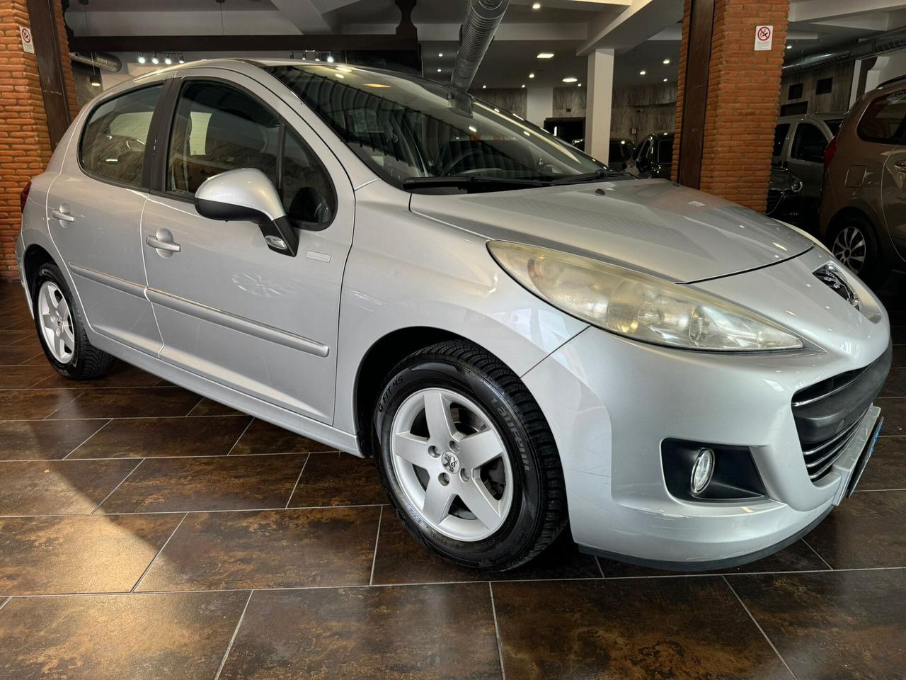 Peugeot 207 1.4 HDi 70CV 5p. Millesim 200