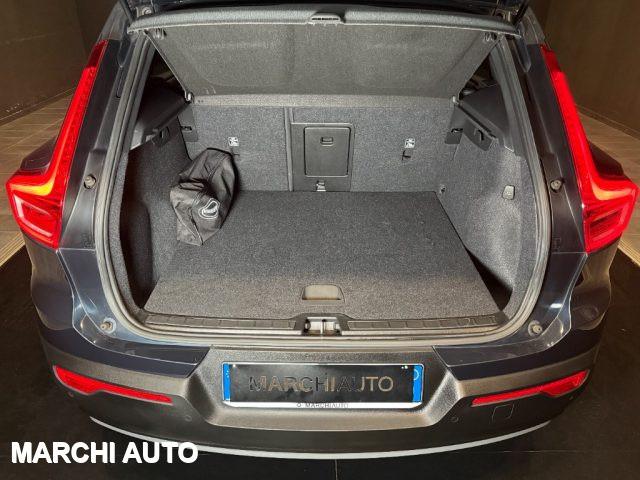 VOLVO XC40 T2 Momentum Pro