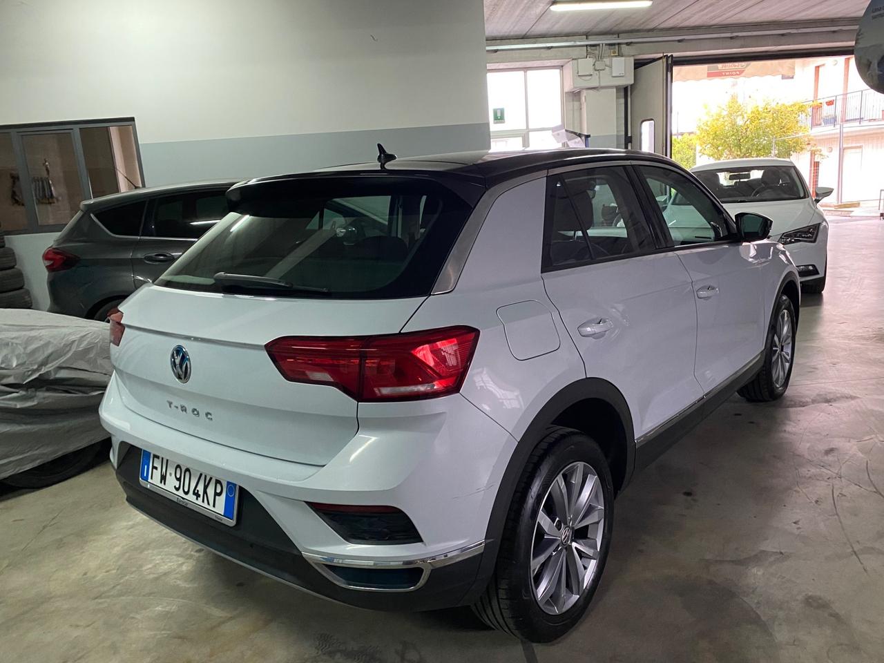 Volkswagen T-Roc VOLKSWAGEN T-Roc (2017) T-Roc 1.6 TDI SCR Advanced BlueMotion Technology (85