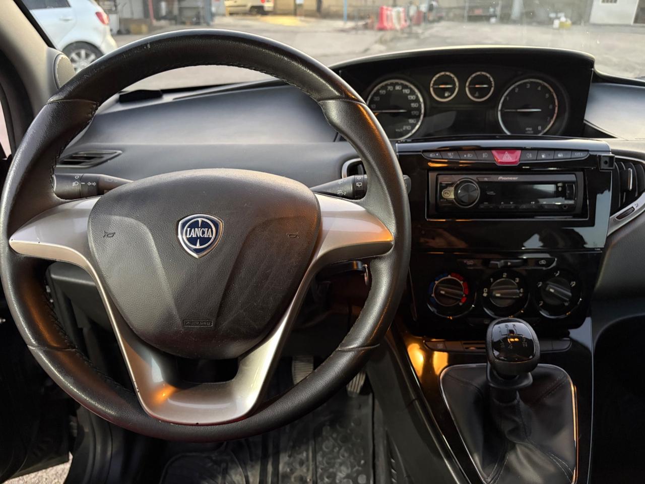 Lancia Ypsilon 0.9 TwinAir 85 CV 5 porte Metano Ecochic Gold