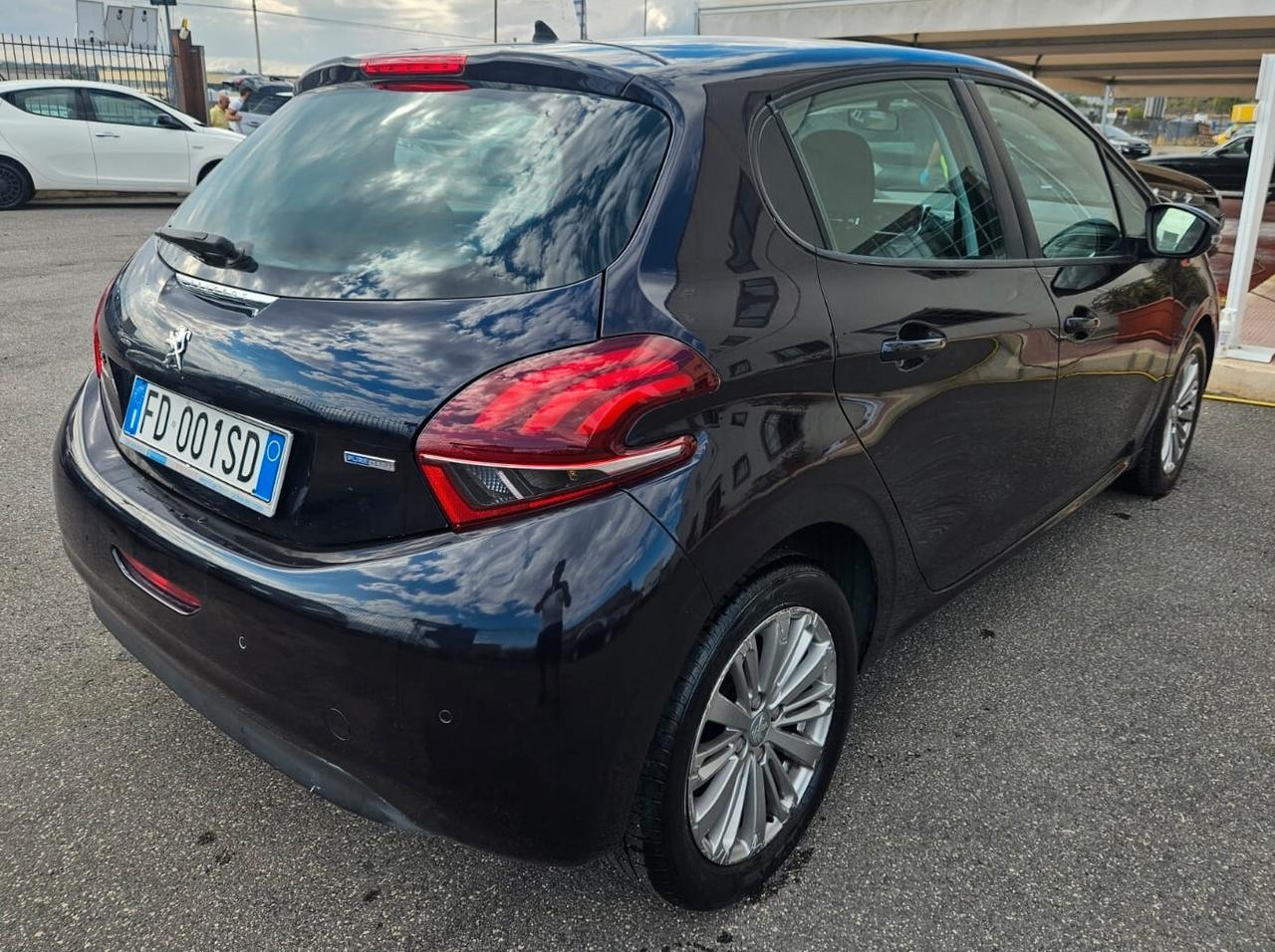 Peugeot 208 PureTech 82 5 porte Allure