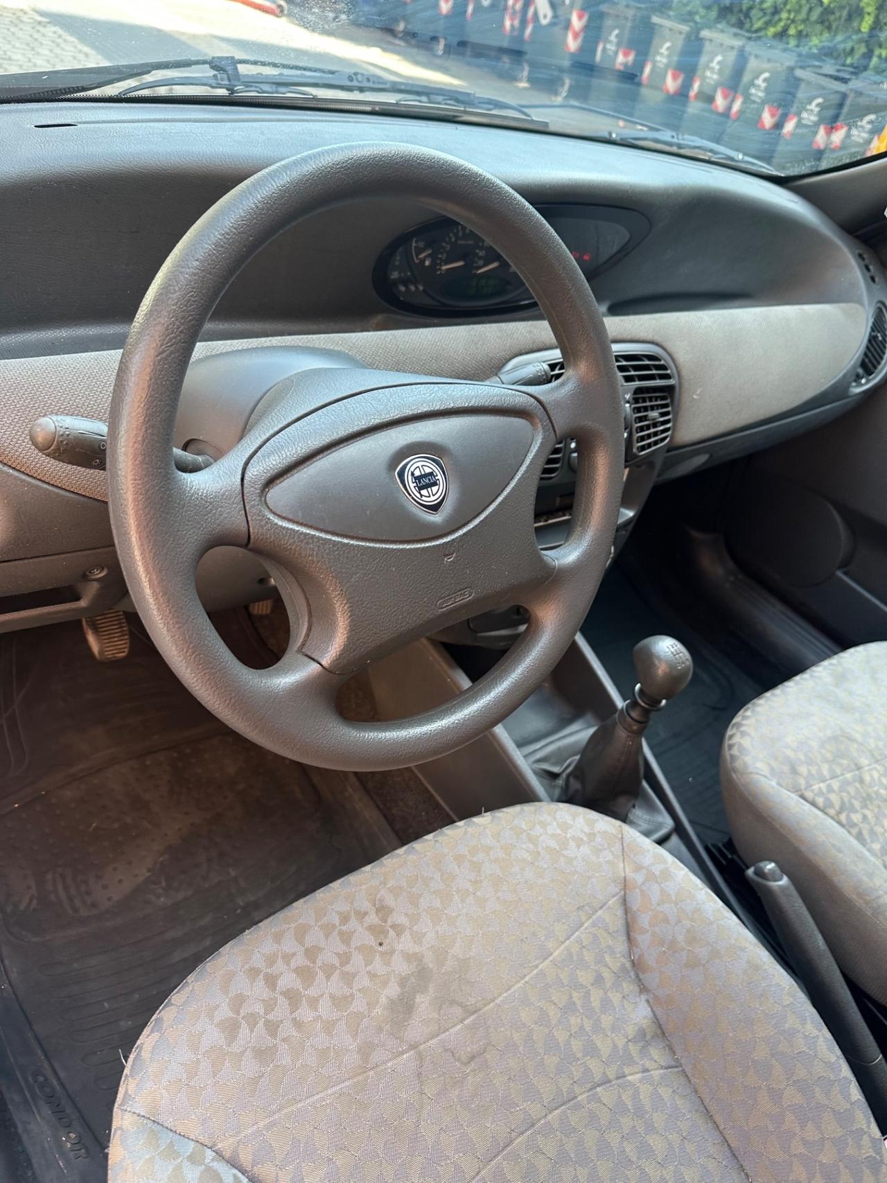 Lancia Y 1.2i 16V cat LS
