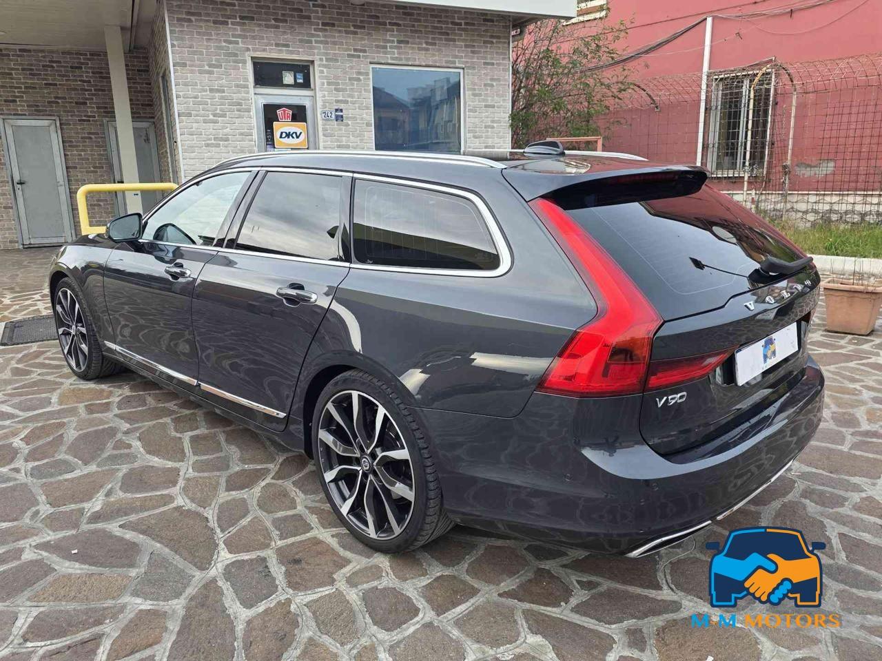Volvo V90 D4 AWD Geartronic Momentum