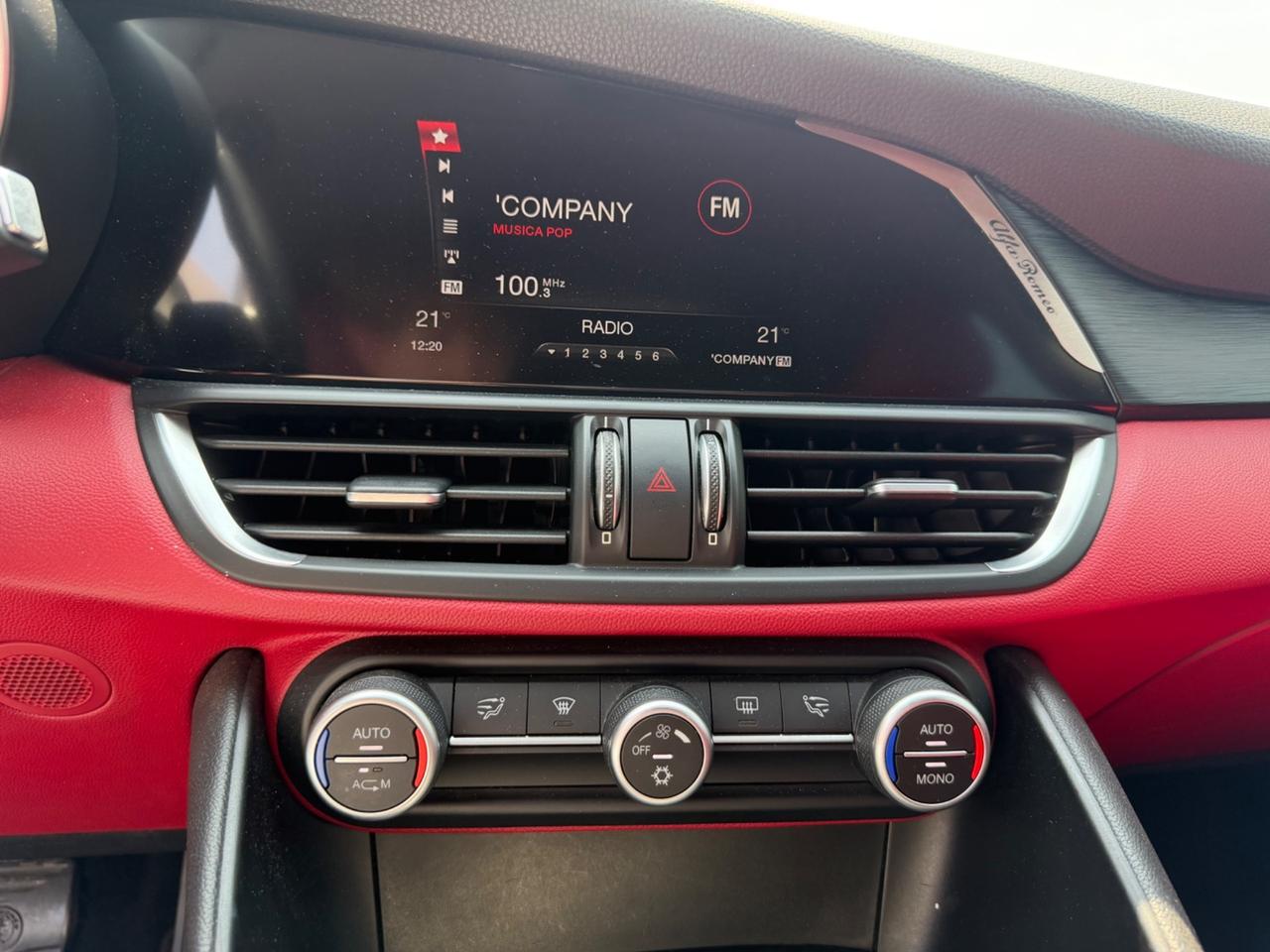Alfa Romeo Giulia 2.2 INTERNI ROSSI 180 CV AT8