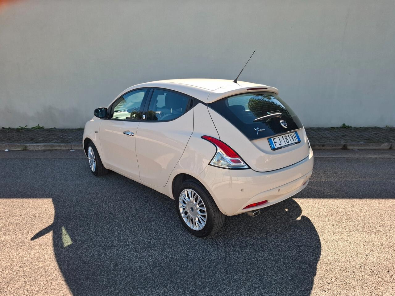 Lancia Ypsilon 1.2 69 CV 5 porte GPL Ecochic Silver