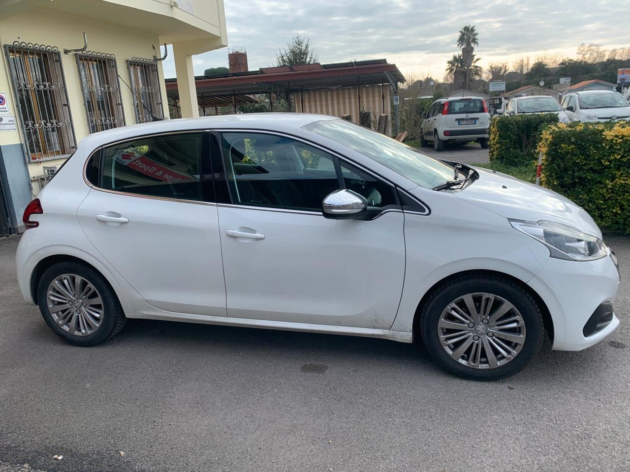 Peugeot 208 PureTech 82 5 porte Allure