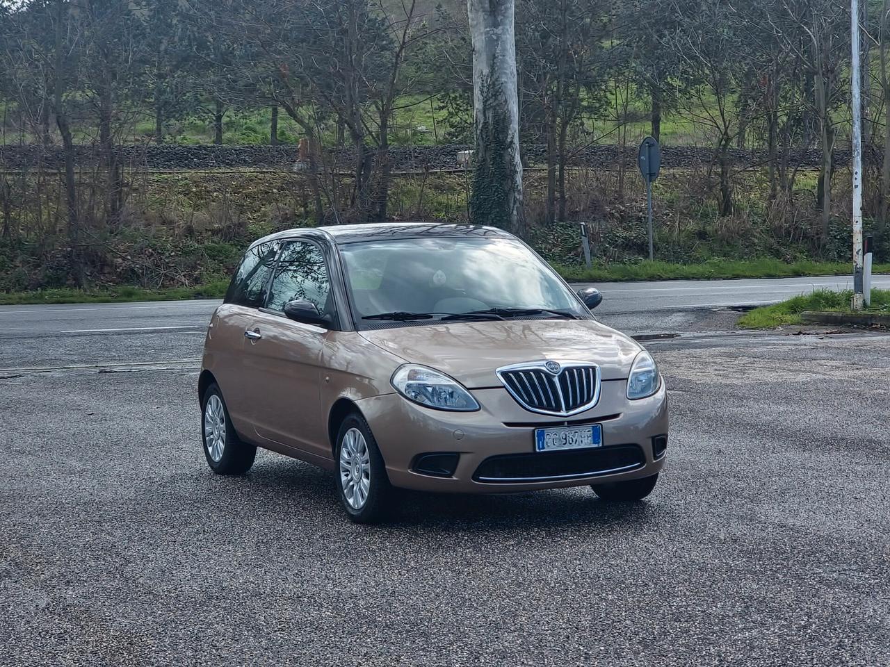 Lancia Ypsilon 1.2 Argento 60CV E5 Benzina Manuale NEO