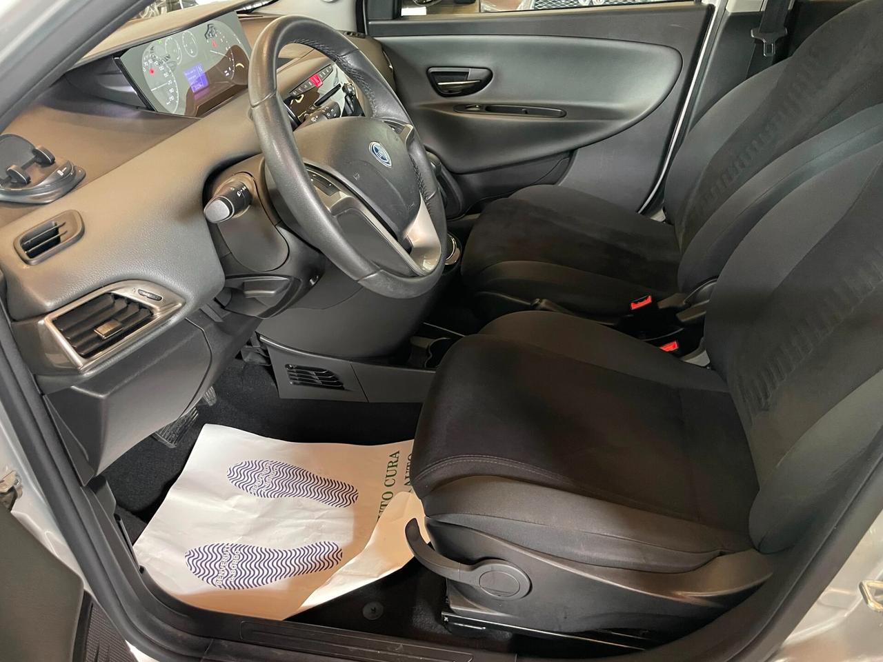 Lancia Ypsilon 0.9 TwinAir 85 CV 5 porte S&S Gold