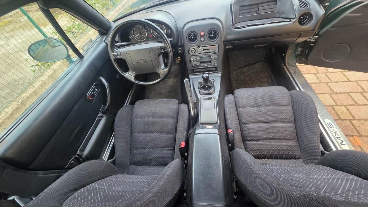 Mazda MX-5 1.8i 16V cat