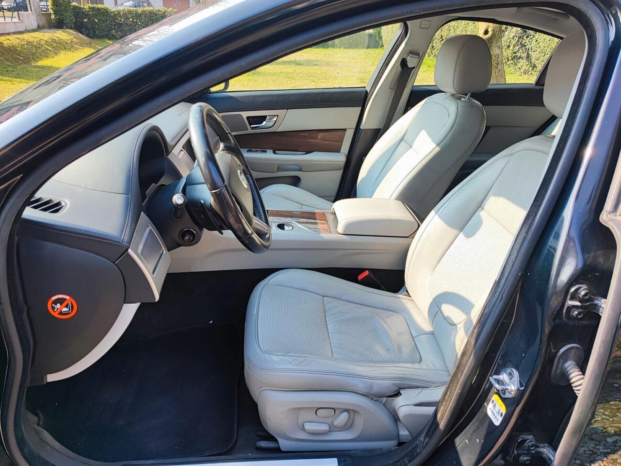 Jaguar XF 2.7D V6 luxury premium tetto panoramico